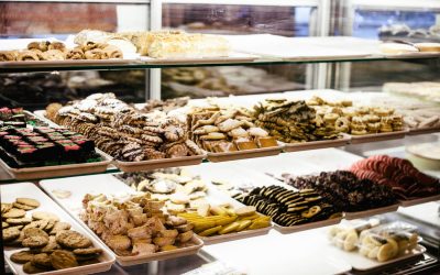 Guess Who Picked Up Cheesecake Factory Inc. (NASDAQ:CAKE) Shares