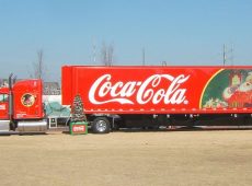 800px-Coca-Cola-truck-Peterbilt